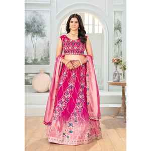 Ensemble Lehenga Choli Réversible Moderne pour Tenues de Fête, avec Dupatta en Chiffon et Broderies de Sequins – Nouvelle Collection pour Mariages et Diwali - Product Image 1