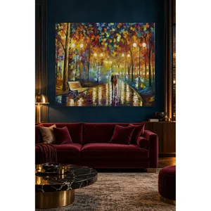 Impression sur toile du soir : Couple Fida se promenant sous un parapluie dans un parc pluvieux - Product Image 2