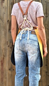 Tablier en toile jaune fait à la main avec sangles en cuir et poches Tablier artisanal durable pour les chefs artistes et fabricants AAA-0056 - Product Image 4