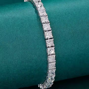 Bracelet de tennis Moisaanite élégant et abordable Longueur de 4.50mm avec des diamants éthiques étincelants conçus pour l'élégance quotidienne - Product Image 5