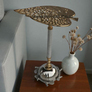 Table d'appoint polie moderne de luxe en forme de feuille de métal Table décorative unique pour salon chambre bureau Antique traditionnel - Product Image 2