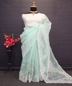 Saris clásicos de seda Kanchipuram para propietarios de boutiques, que ofrecen elegancia atemporal y diseños tradicionales. - Product Image 1