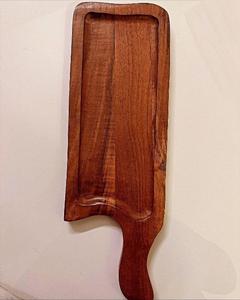 Planche à charcuterie en bois d'acacia naturel écologique avec poignée, idéale pour les fromages, les collations et les amuse-gueules au meilleur prix - Product Image 5