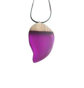 Collar con colgante de moda de madera y resina con forma de mango Logotipo personalizado y diseño personalizado disponible - Product Image 1