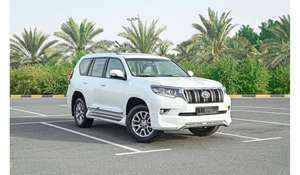 SUV d'occasion pas cher 2023, 4.5L V8, transmission intégrale, sièges en cuir, toit ouvrant panoramique, automatique, caméra de recul 360°, bon état, faible kilométrage - Product Image 4