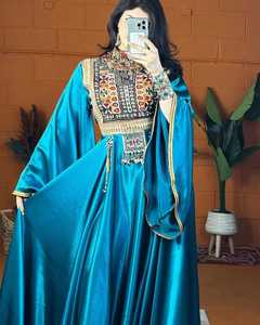 Vestido Largo Tradicional Afgano para Mujer, Bordado Vintage, Delicado Trabajo con Cuentas, Detalle de Botones Naturales para Ocasiones Especiales - Product Image 4