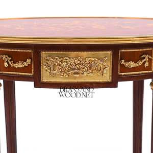 Table d'appoint ovale de luxe en acajou avec incrustation florale en marqueterie et accents en laiton doré orné pour une décoration classique de salon - Product Image 3
