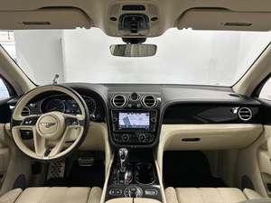 Bentley Bentayga W12 Signature 2018 d'occasion, incroyablement parfait, faible kilométrage, en stock, proposé à un prix fantastique - Product Image 4