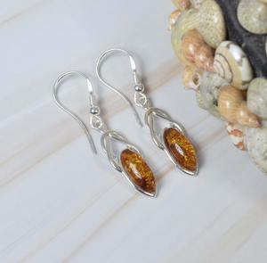 Pendiente de gancho de ámbar Báltico natural de sólida plata de ley 925 - Product Image 1