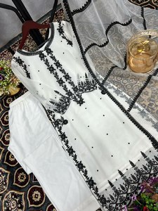 Ensemble Kurti et pantalon traditionnel à manches longues, imprimé à la main, longueur genou, avec dupatta fantaisie, très demandé, provenant de Surat - Product Image 6