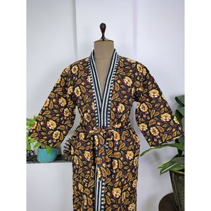 เสื้อคลุมกิโมโนผู้หญิงแบบกลับด้านได้ สีดำมัสตาร์ด ลายดอกไม้ ผ้าคันธา ผ้าฝ้ายลายพิมพ์ดอกไม้ - Product Image 4