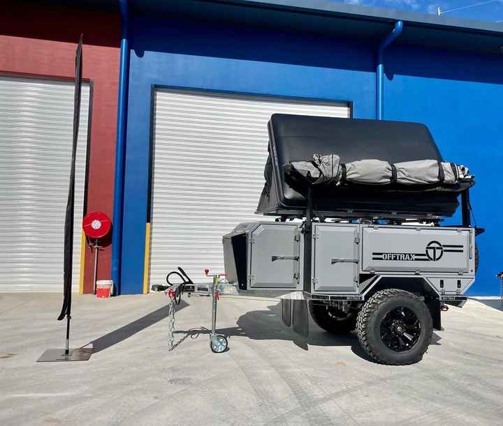 2025 Hot Sale 4 Person Mini Motorhome RV caravan 4wd Luxury Pop Top caravan Offroad Camper