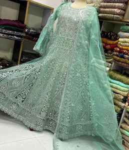 Vestido Maxi Listo para Usar para Mujer Pakistaní, Hermoso Diseño con Pedrería, Cuentas y Trabajo de Espejo, Mejor Precio al por Mayor - Product Image 2