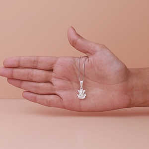 Colgante artístico hecho a mano de Ganpati en plata con acabado plateado, cadena de caja duradera, joyería para mujer para ocasiones festivas. - Product Image 3