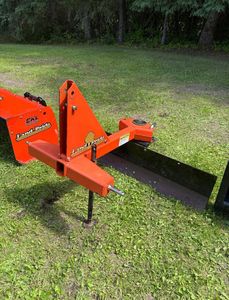 Tractor de Ruedas 4x4 Compacto con Motor de 233 HP y Caja de Cambios para Uso Agrícola - Product Image 6