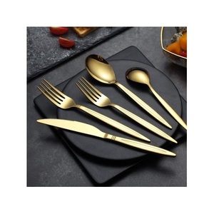 ชุดช้อนส้อมสแตนเลสชุบทองคำเงางามสำหรับงานแต่งงาน 24 ชิ้น พร้อมกล่องไม้สีทอง - Product Image 4