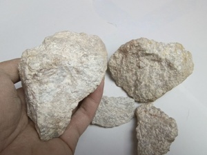 We supply premium Pyrophyllite for advanced cosmetic formulation, ensuring superior texture and non-caking properties. - Product Image 5