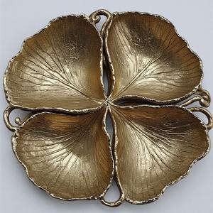 Servidor de frutas secas de aluminio decorativo con tres platos en forma de hoja en acabado dorado para interiores de comedor decorativos - Product Image 1