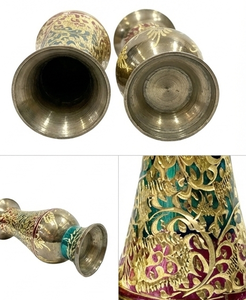 ชุดแจกันดอกไม้ทองเหลืองวินเทจ 2 ใบ ทาสีด้วยมือ ลายดอกไม้สลักบนโลหะ ขอบหยักประดับตกแต่งสีสันสดใส สำหรับตกแต่งบ้าน - Product Image 3