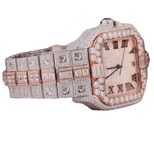 Reloj de Diamantes de Oro Rosa con Incrustaciones Completas de Calidad de Exportación, Movimiento de Cuarzo de Precisión para Eventos Casuales y Formales, Disponible para la Venta - Product Image 3