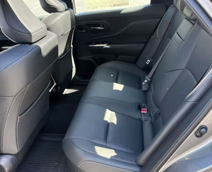 TOP 2025 Crown Platinum Berline 5 portes 5 places Essence 4.5L Automatique 6 vitesses Cuir foncé Occasion en excellent état Toit panoramique - Product Image 4