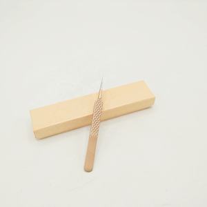 Pince à épiler professionnelle durable en acier inoxydable pour extension de cils, logo de couleur personnalisé, pointe dentée à forte adhérence, vente en gros - Product Image 2