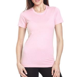 Luce sin esfuerzo a la moda en esta camiseta de mujer estilo Ringer con cuello en contraste y ambiente retro - Product Image 1