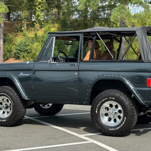 Bonne affaire pour un Ford Bronco 1977 restauré, moteur V8 Stroker de 347 pouces cubes, nombreuses modifications - Product Image 2