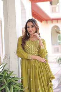 Robe Anarkali / Salwar Kameez longue en tissu Faux Georgette couleur Mahendi, richement brodée, pour soirée, prix de gros - Product Image 2