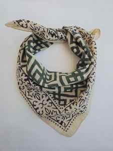 Bandana en coton biologique, foulard bohème imprimé à la main, teinture naturelle, cadeau pour elle - Product Image 4