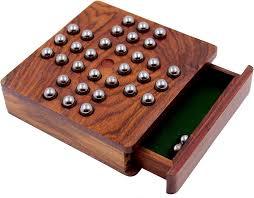 Tablero de juego de solitario hecho a mano de madera elegante personalizable para todas las estaciones para niños de todas las edades - Product Image 3