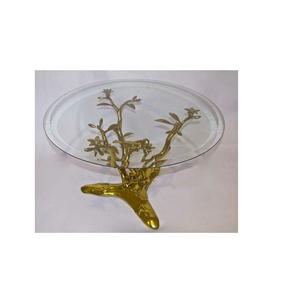 Mesa de centro artesanal de aluminio con patrones florales botánicos y vidrio liso ideal para juegos de sala de estar curados - Product Image 4