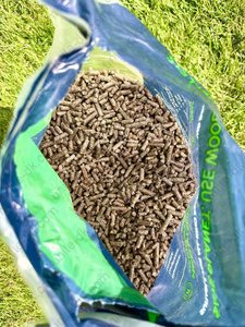 Granulés de bois Lets Pellet 15 kg, certification En Plus A1, faible teneur en cendres, combustible de chauffage - Product Image 2