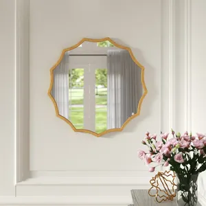 Miroirs décoratifs muraux modernes en métal doré pour le salon et la chambre à coucher. - Product Image 2