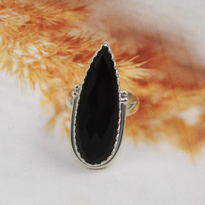 Bague élégante en argent sterling 925 avec pierre de naissance de décembre en onyx noir, serti de diamants taille poire classique pour mariage - Product Image 4