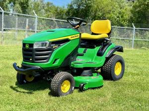 Tracteur de pelouse John For Deere S240 42 Deck d'occasion pas cher Tracteur de jardin à vendre - Product Image 6