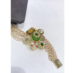 Bracelet élégant en grappe de perles Bracelet de mode floral Delight Bracelet tendance en diamant pour femmes et filles - Product Image 1