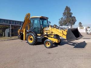 รถตักล้อยาง JCB 3CX พร้อมหัวขุด |   รถขุดตักดินแบบขับเคลื่อนสี่ล้อ |   เครื่องขุดและตักงานหนัก - Product Image 4