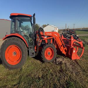 Vente d'usine pour tracteur à roues M5111 4WD 65HP Moteur à transmission par engrenages Boîte de vitesses pour des opérations agricoles fiables Résistance supérieure - Product Image 3