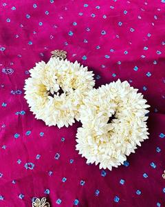 Flor de jazmín blanca para el cabello, accesorio Gajra, estilo Scrunchies, flor blanca para todas las ocasiones, pulsera de mano Gajra - Product Image 2