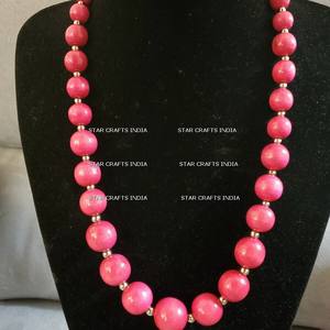 Venta al por mayor de resina epoxi colgantes de resina joyería hecha a mano artesanía collar de moda para niñas uso mejor venta collar de resina múltiple - Product Image 2