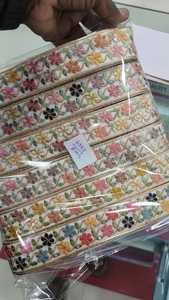 Rubans multicolores brodés floraux en motifs assortis de petites largeurs, idéaux pour une utilisation sur un chapeau comme garnitures adaptées à la revente - Product Image 5