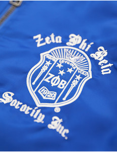 Zeta phi Beta แจ็คเก็ตกันลมสีน้ำเงิน, แจ็คเก็ตปักลายตัวอักษรกรีกเสื้อชีวิตชาวกรีกแจ็คเก็ตที่มีน้ำหนักเบาออกแบบได้ตามต้องการ - Product Image 3