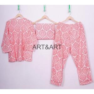 ชุดนอนผ้าฝ้าย 100% ขายดี แขนสั้น สวมใส่สบาย ชุดนอนผู้หญิง คลาสสิก ติดกระดุม - Product Image 4