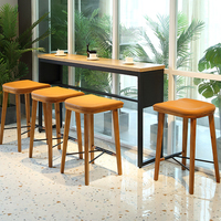 Ensemble de salle à manger moderne pour restaurant, table et chaises en bois et cuir pour hôtel et café