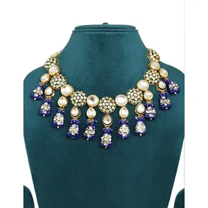 Ensemble de collier de luxe Kundan Polki, gouttes d'émail bleu royal et perles vertes, plaqué or, alliage et cuivre, bijoux fins - Product Image 4