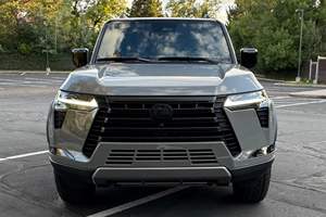 Lexus GX 550 Overtrail+ Plus 2025 d'occasion en excellent état, sans accident, conduite à gauche/droite - Product Image 6