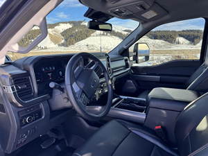 Offre Exceptionnelle 2024 Ford F-550 Super Duty Lariat Turbo Diesel Power Stroke Dually 44 Hauler Intérieur Cuir Foncé Gauche 5 Places - Product Image 4