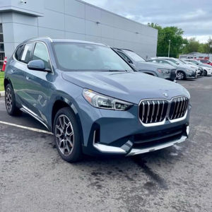 BMW X1 xDrive28i 2024, Caja de Cambios Automática, Interior Oscuro, Asientos de Cuero, Volante a la Izquierda/Derecha, Auto Usado, Gasolina - Product Image 1