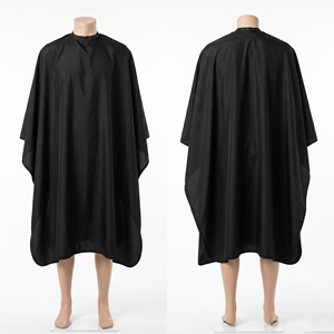 Capa de Barbero Negra Premium Impermeable de Poliéster 210 GSM, Delantal para Cortar Cabello con Logotipo Personalizado Bordado o Termotransferible, Cuello con Broches - Product Image 4